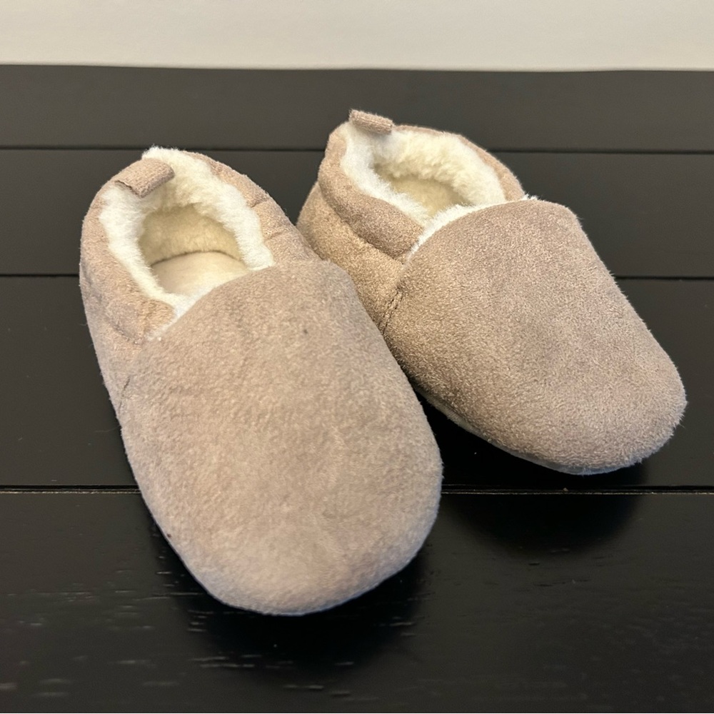 ⭐️ 2/$20 ⭐️ H&M Baby Slippers